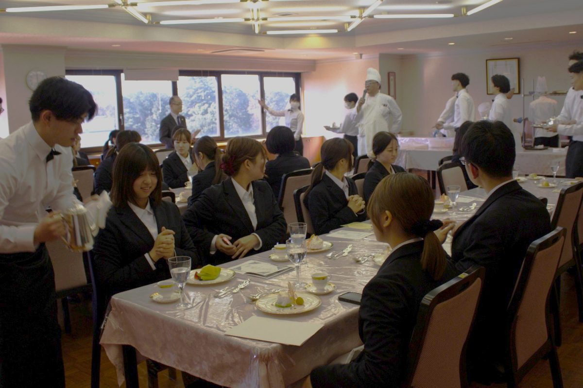 華学園ならではのテーブルマナー講習会